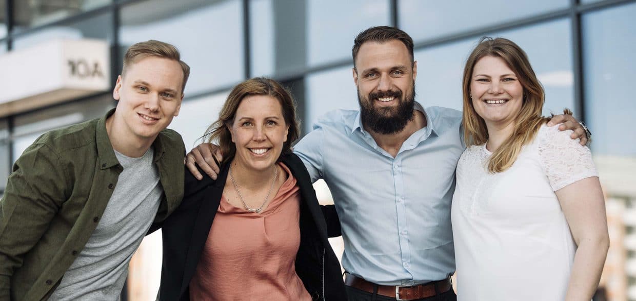 Fyra glada människor